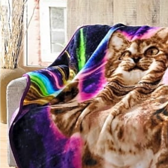 BACK IN STOCK!! Super soft and plushy cat blanket - Picture 2 of 4